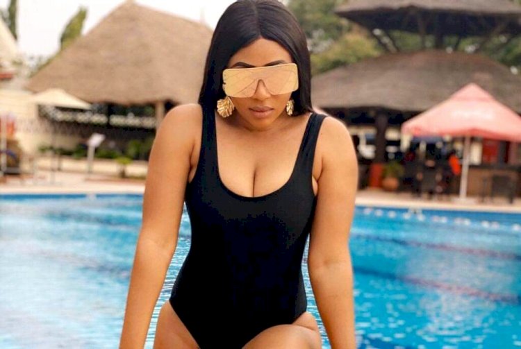GIST: SYNDY EMADE STUNS HER FANS WITH RECENT POOL PHOTOS