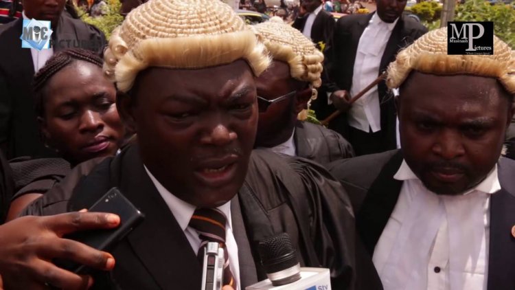 DOUALA COURT ROOM: POLICE TEARGAS LAWYERS