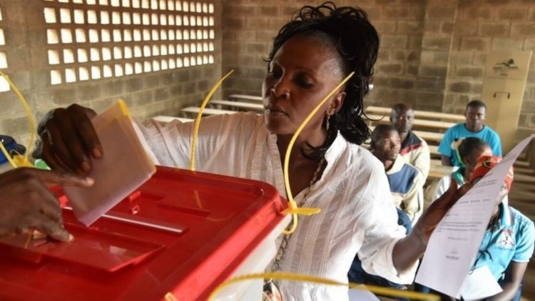CENTRAL AFRICAN REPUBLIC VOTES: MASSIVELY AMID SPORADIC REBEL GUNFIRE